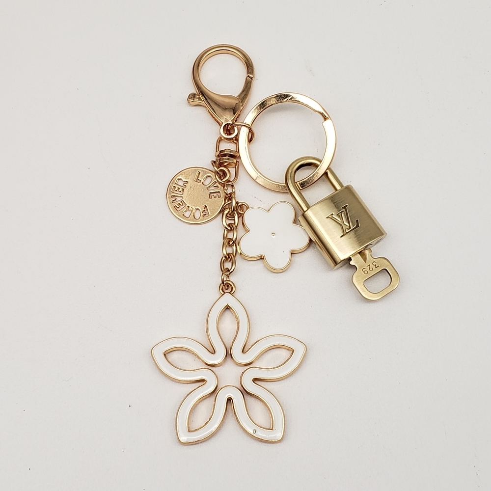 Authentic Louis Vuitton Gold Padlock W/ Unbranded Clover Flower Bag Charm 100525 - Picture 4 of 11